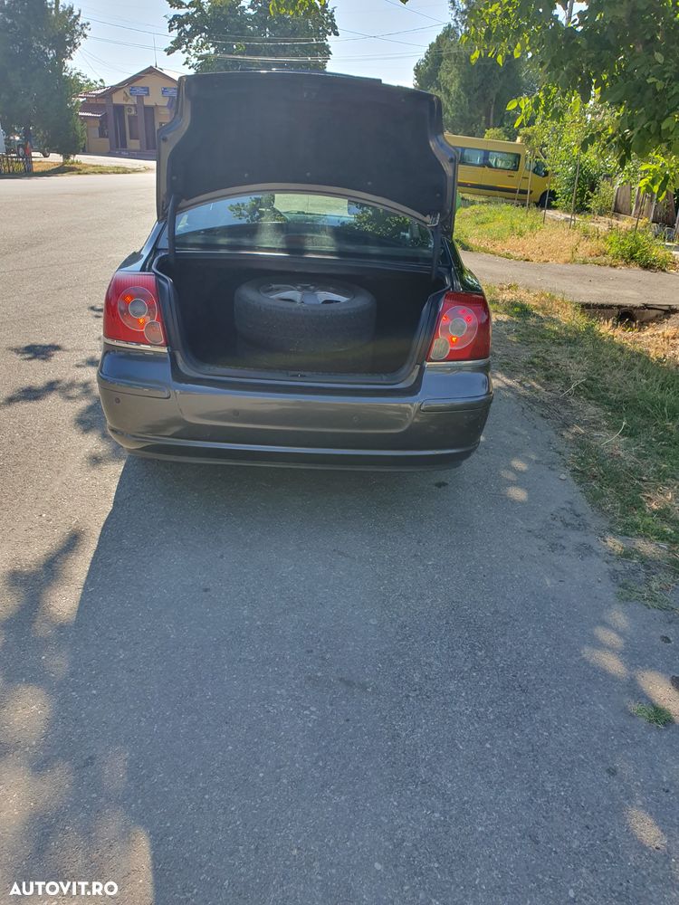 Toyota Avensis 1.8 Sedan Luna - 13