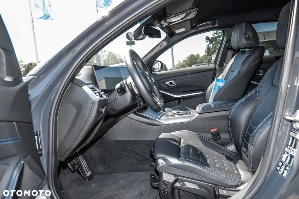 BMW Seria 3 330i xDrive M Sport - 17