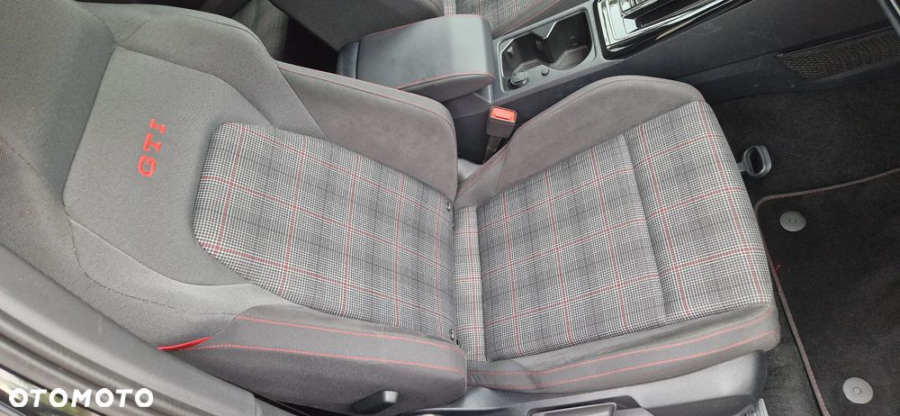 Volkswagen Golf - 10