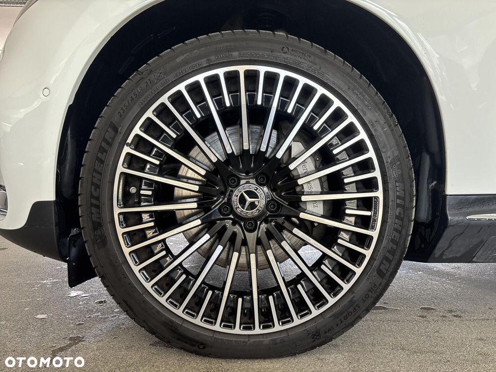 Mercedes-Benz EQC - 9