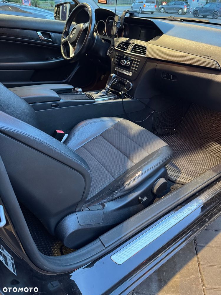 Mercedes-Benz C-Class 2011 photo 4