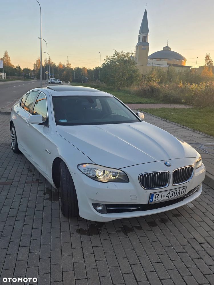 BMW Seria 5 528i - 2