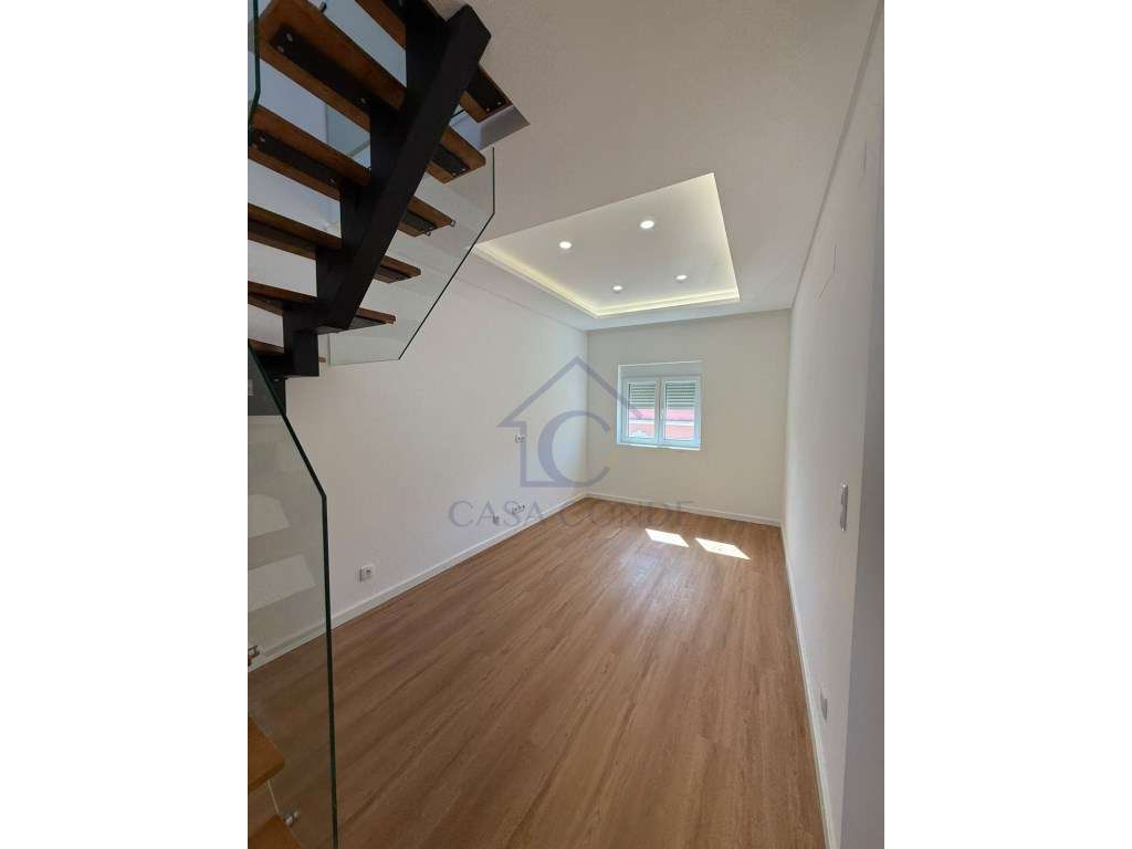Excelente Apartamento T2+1 Duplex com Suíte no Piso Superior - Grande imagem: 4/14