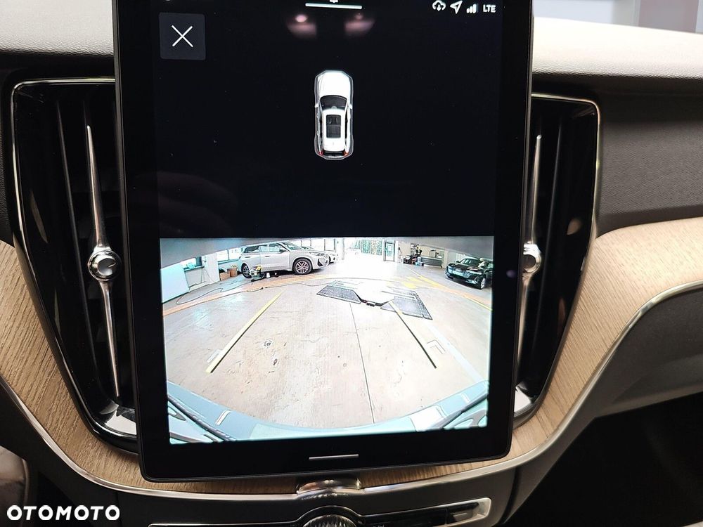 Volvo XC 60 B5 B AWD Plus Dark - 17