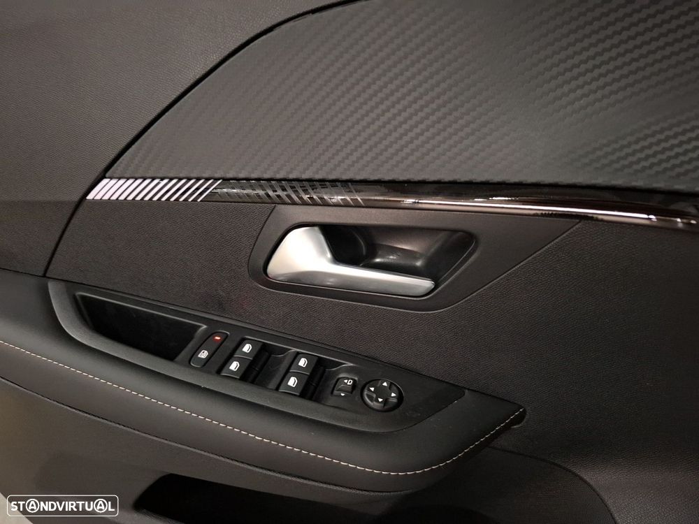 Peugeot 208 1.2 Hybrid Allure e-DCS6 - 22