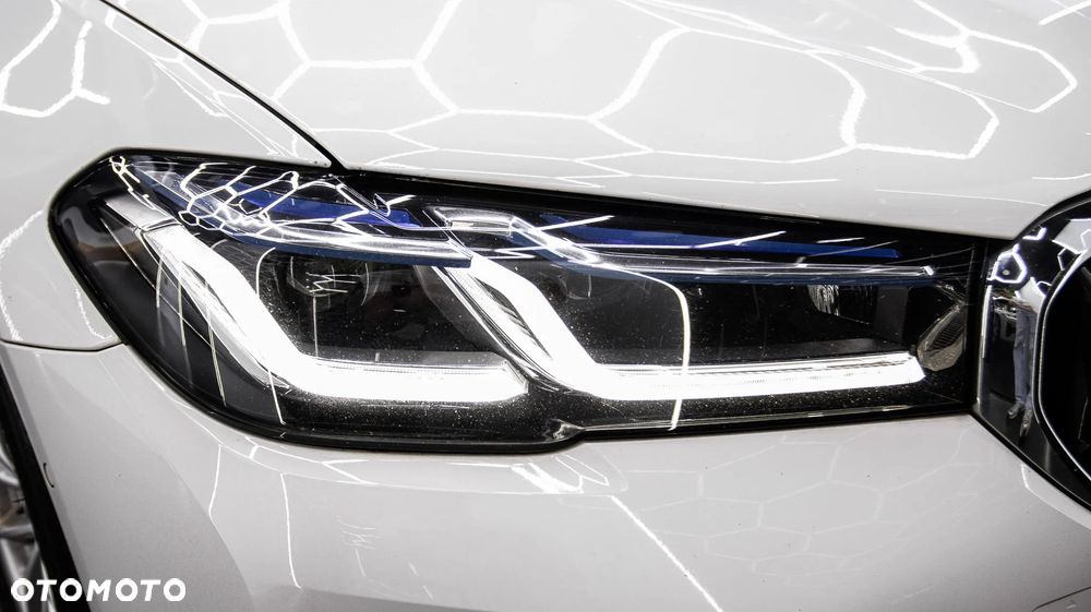 BMW Seria 5 520d xDrive mHEV - 11