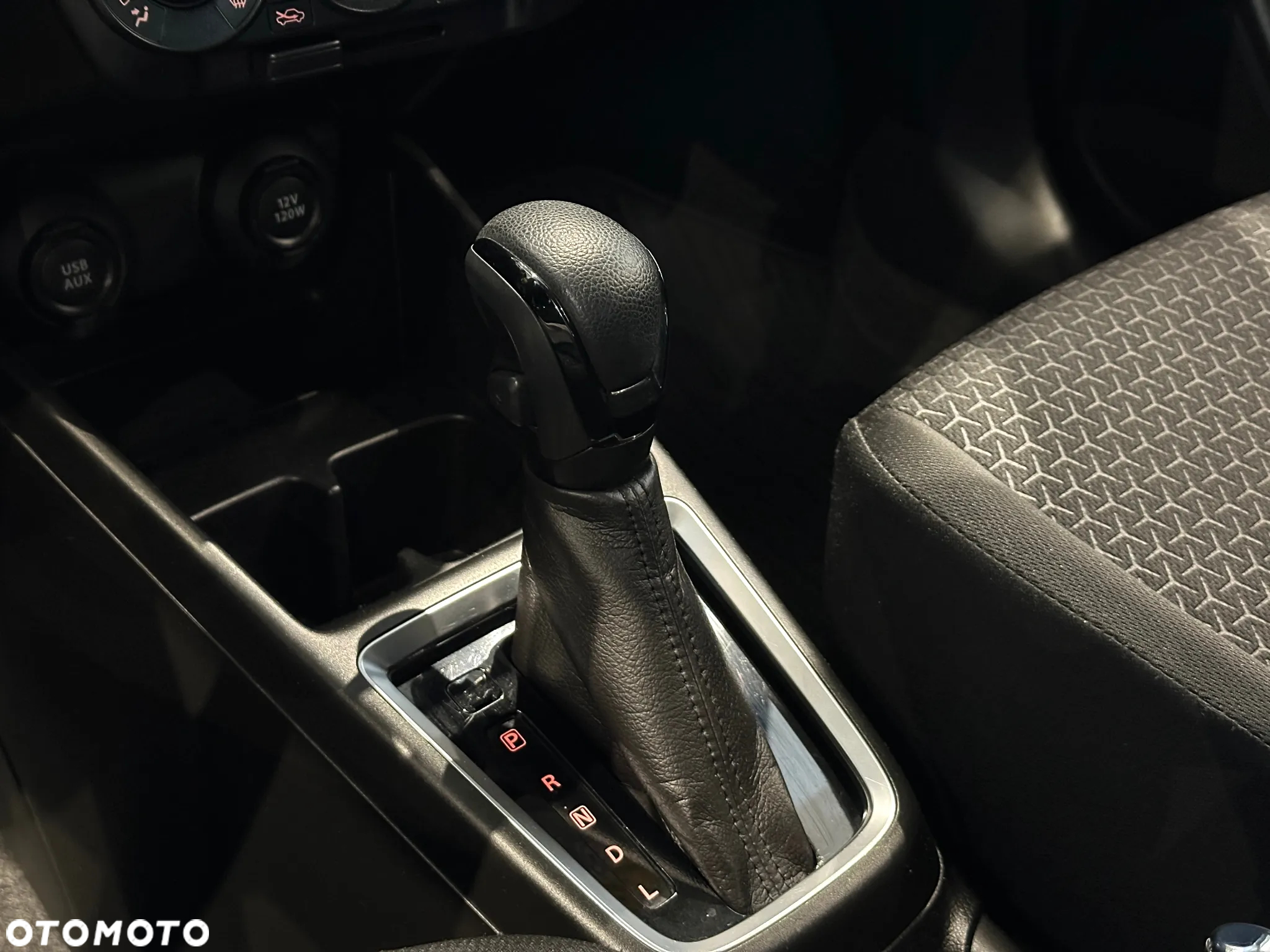 Suzuki Swift 1.2 Premium Plus CVT - 27