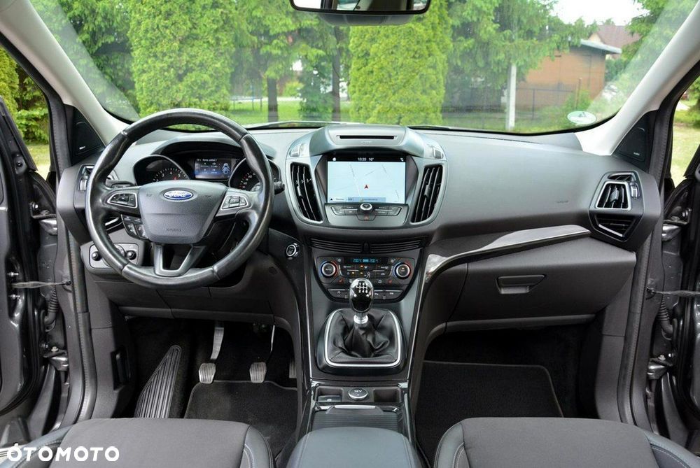 Ford Kuga 1.5 EcoBoost 2x4 Titanium - 24