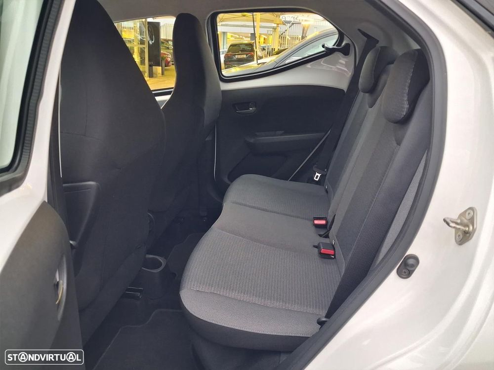 Toyota Aygo 1.0 X-Play - 12