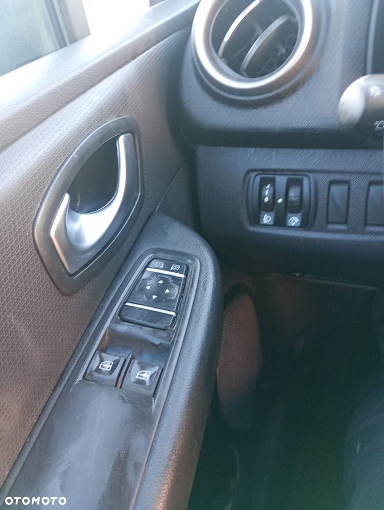 Renault Clio 1.2 16V 75 Limited - 12