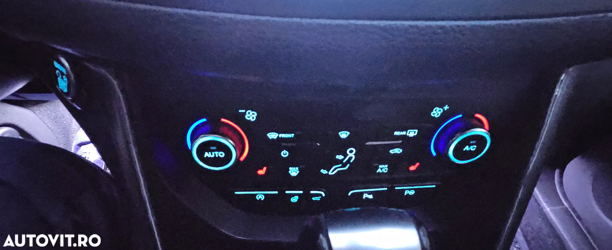 Ford Kuga 2.0 TDCi 4WD Powershift Titanium - 15