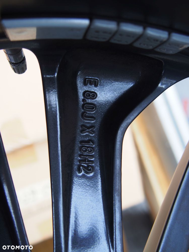 Ford Mondeo Felga 8Jx18H2 et 55 5x108 - 3