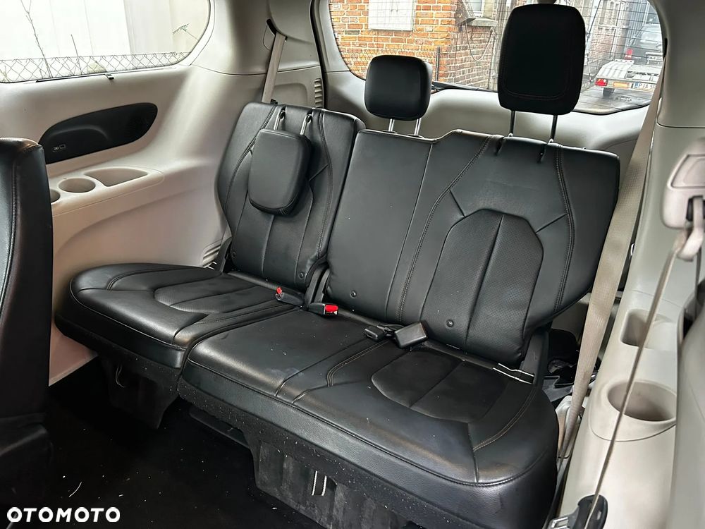 Chrysler Pacifica - 19