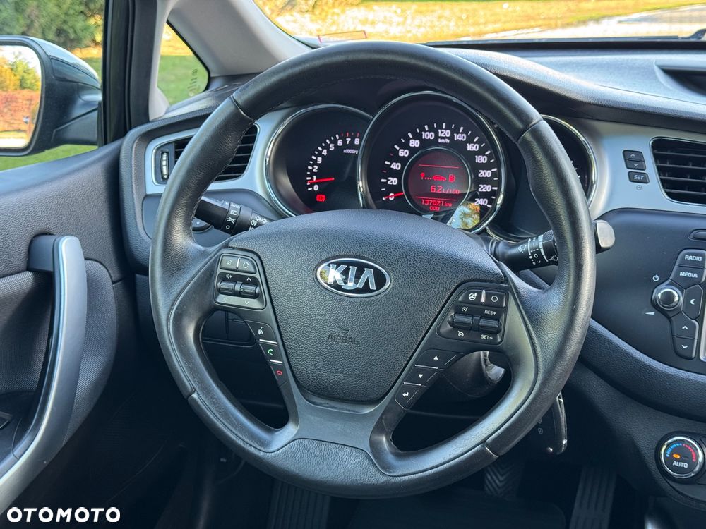 Kia Ceed 1.4 CVVT SW Fifa World Cup Edition - 16