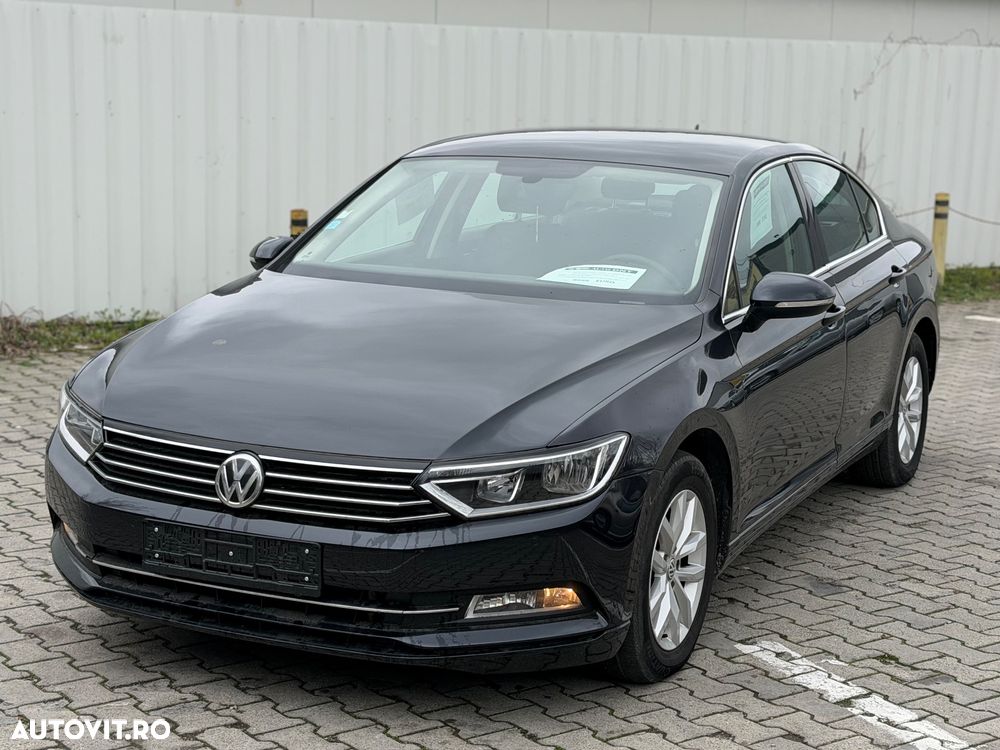 Volkswagen Passat - 1