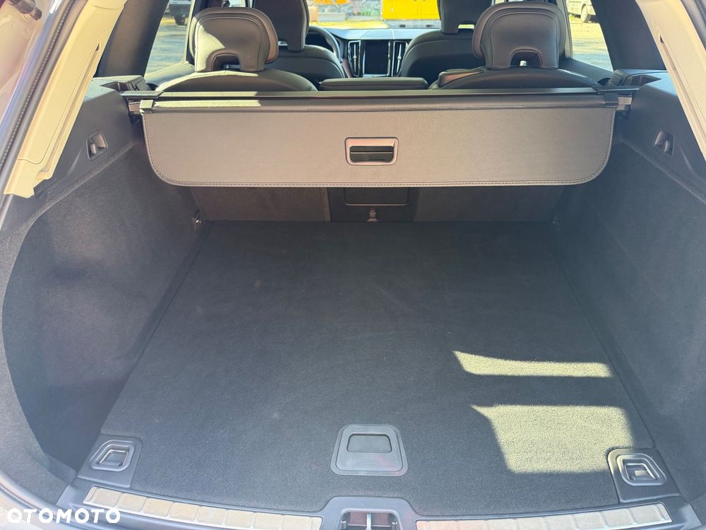 Volvo XC 60 B5 B AWD Plus Dark - 10