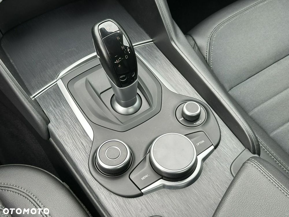 Alfa Romeo Giulia 2.0 Turbo 16V AT8 Super - 24