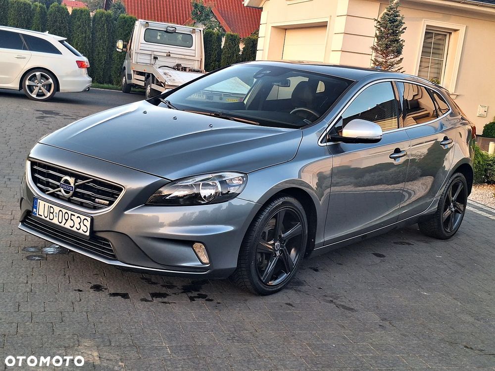 Volvo V40 D4 Momentum - 1