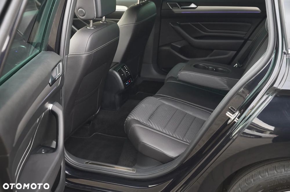 Volkswagen Passat Variant 2.0 TDI SCR DSG R-Line - 21
