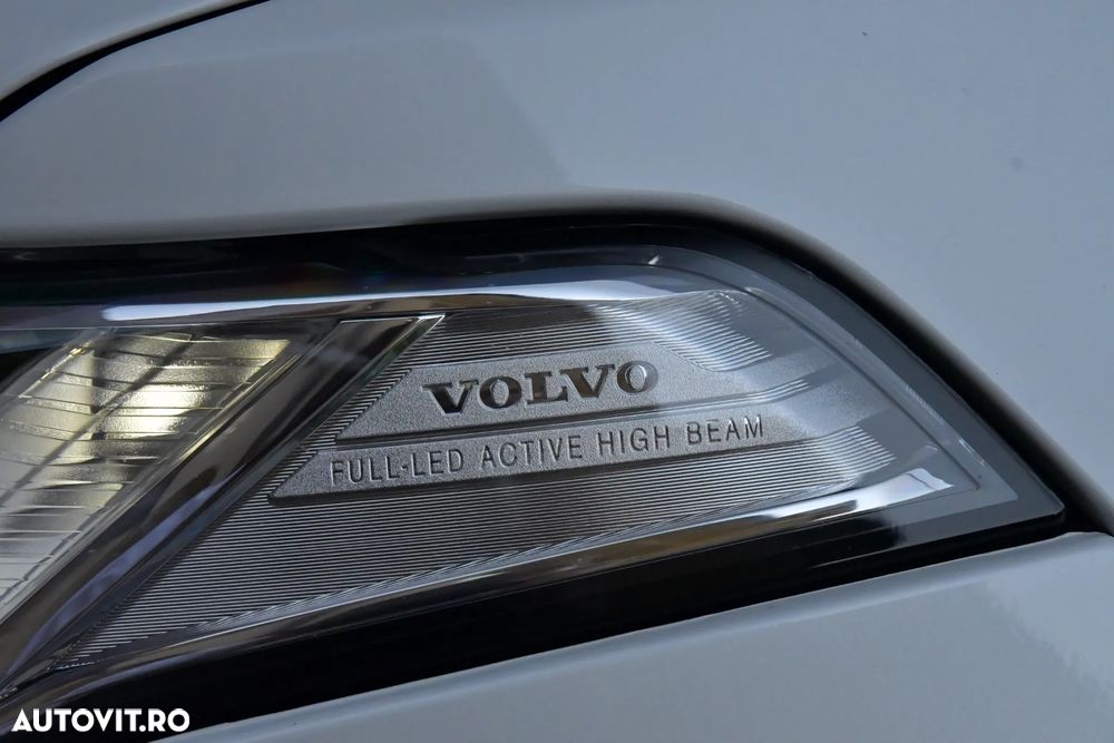 Volvo XC 90 B5 D AWD Ultimate Dark - 19