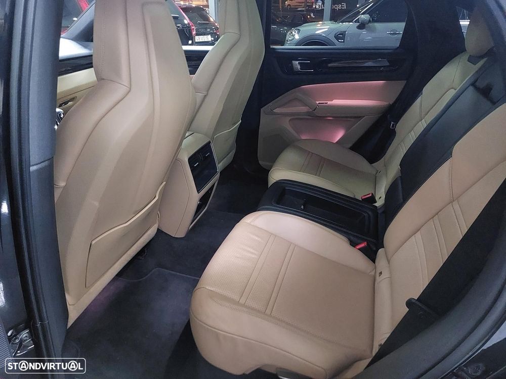 Porsche Cayenne Coupé E-Hybrid - 12