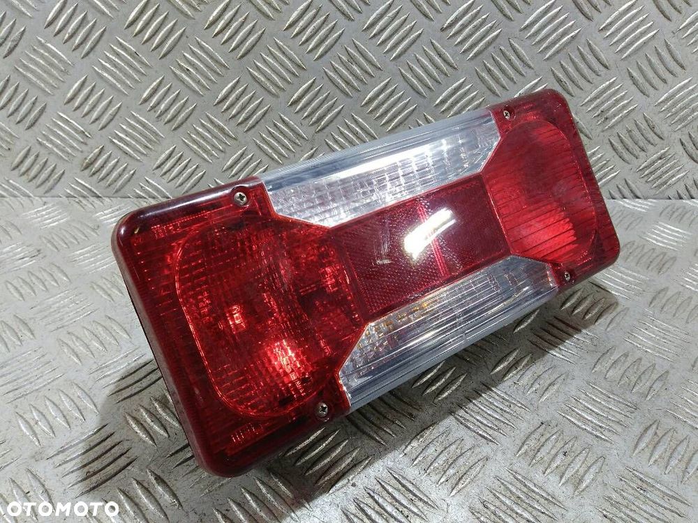 LAMPA LEWA TYLNA IVECO DAILY - 1