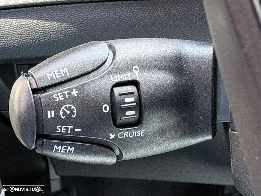 Peugeot 208 1.2 PureTech Active Pack - 38