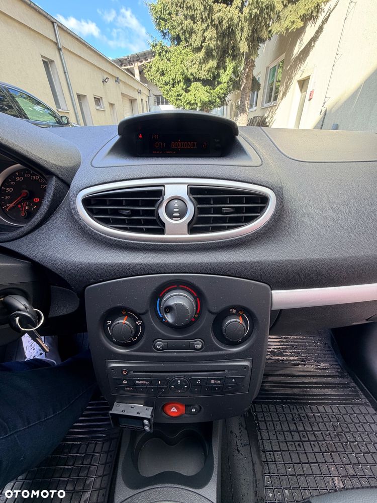 Renault Clio - 9
