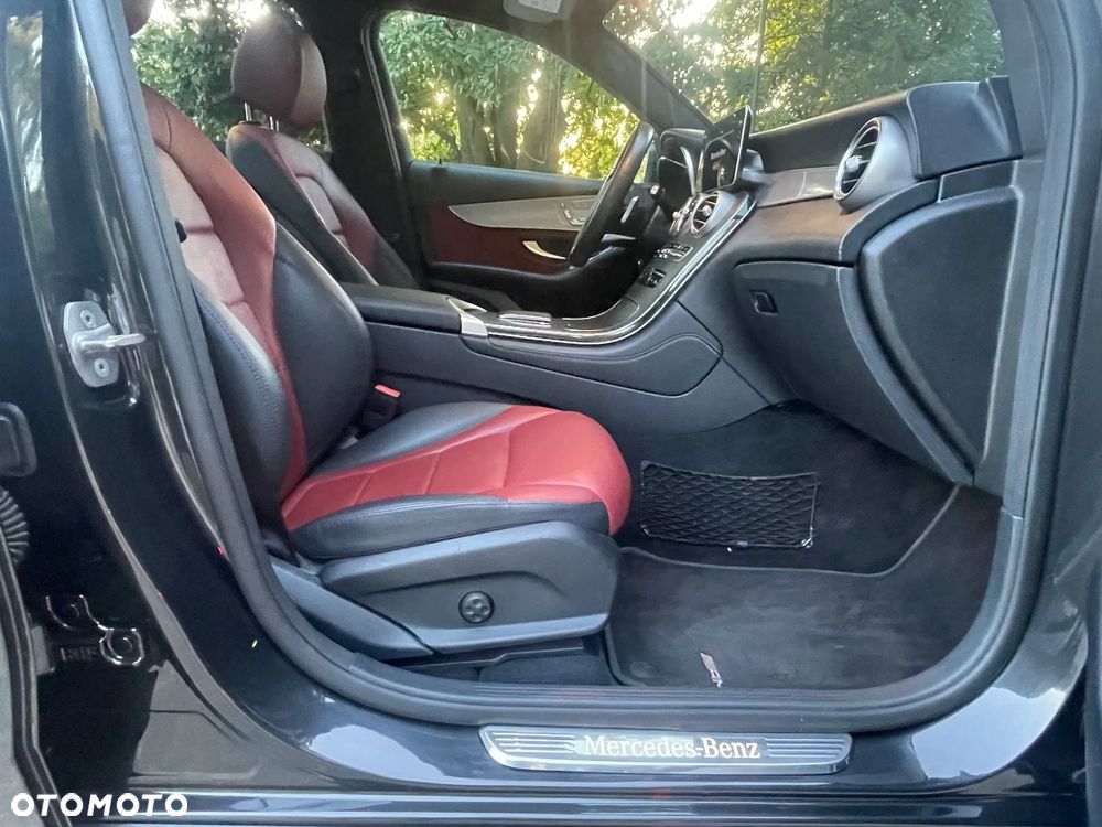 Mercedes-Benz GLC 300 4Matic 9G-TRONIC AMG Line Plus - 20