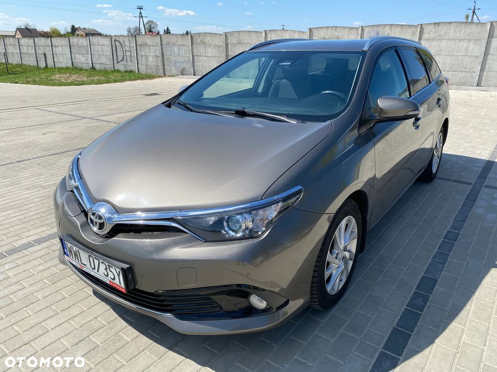 Toyota Auris 1.6 Premium - 1