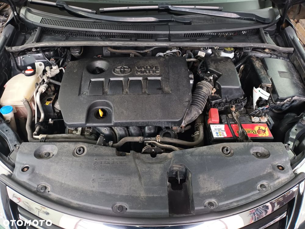 Toyota Avensis 1.8 Sol - 23