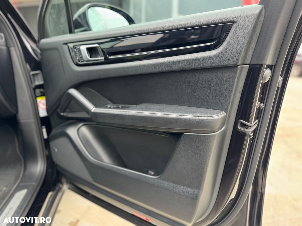 Porsche Cayenne Standard - 5