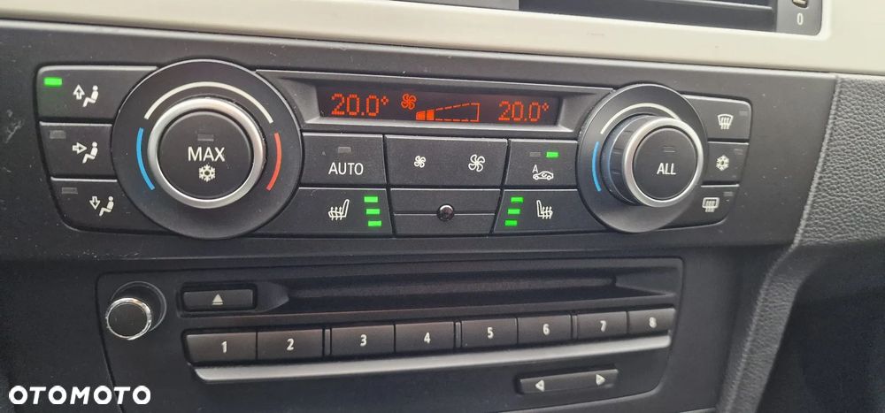 BMW Seria 3 320d DPF Edition Sport - 12