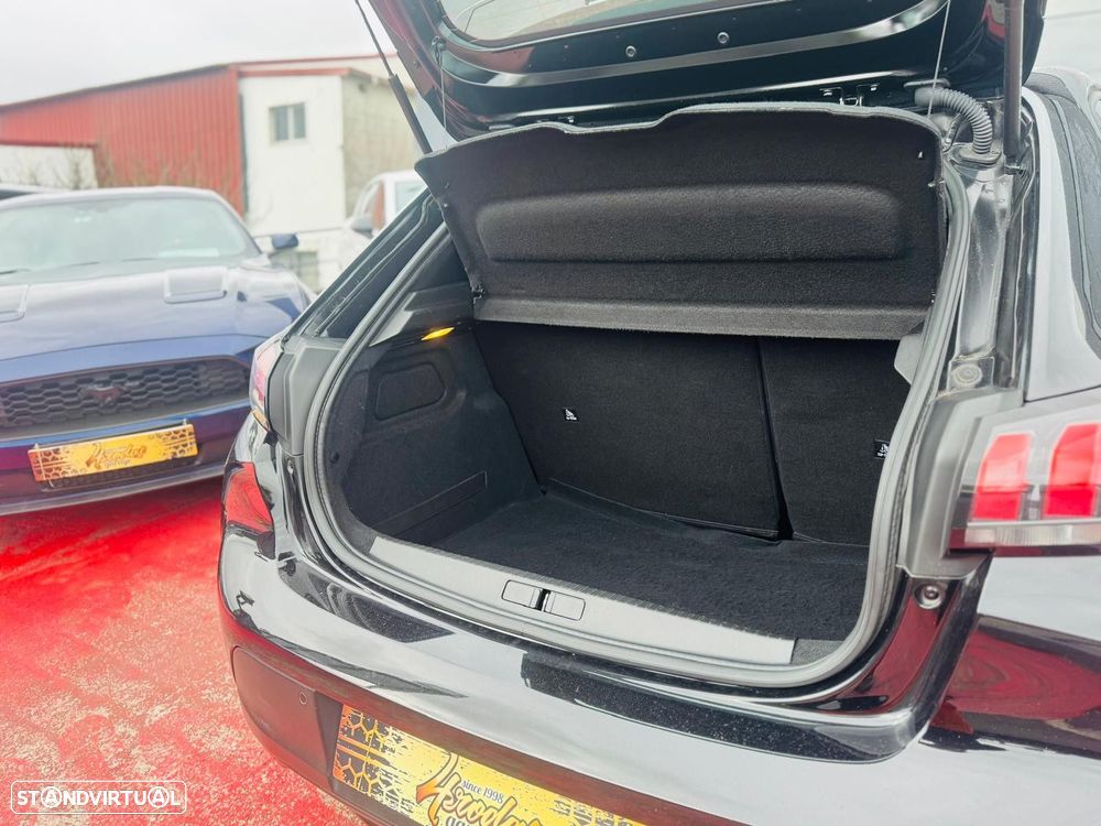 Peugeot 208 1.2 PureTech SE Style - 18