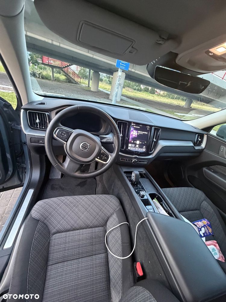 Volvo XC 60 B4 D Essential - 10