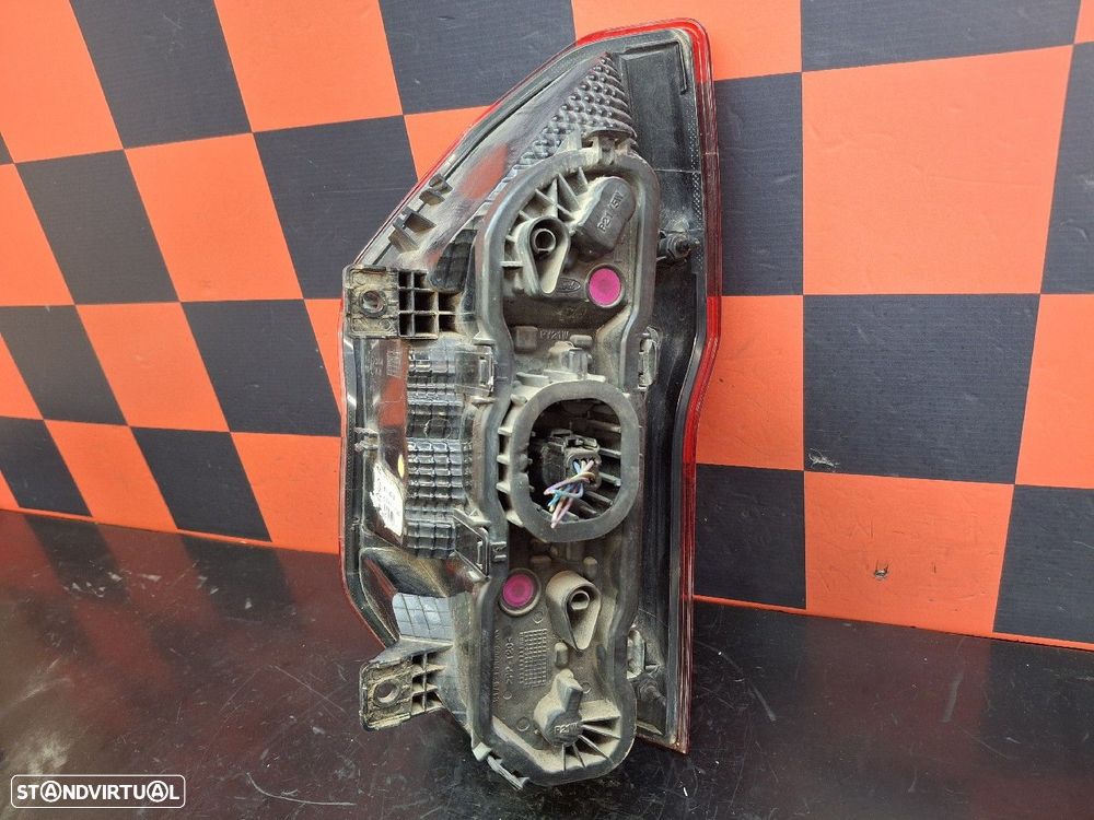 Farolim Stop Esquerdo Ford Tourneo Courier B460 Kombi - 2