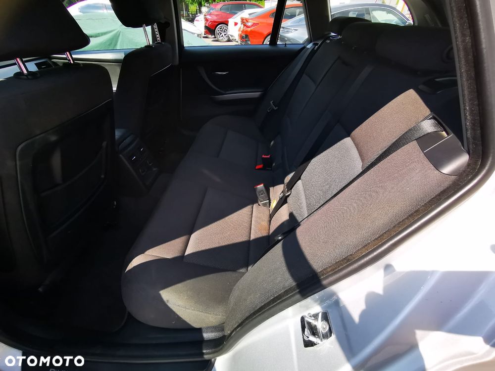 BMW Seria 3 320i - 12