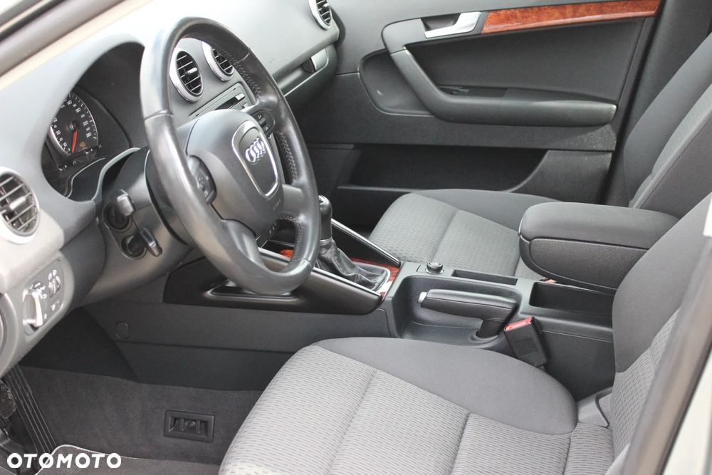 Audi A3 Sportback 1.6 Ambiente - 26