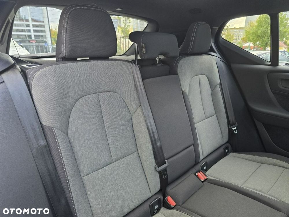 Volvo XC 40 B3 Plus Dark - 11