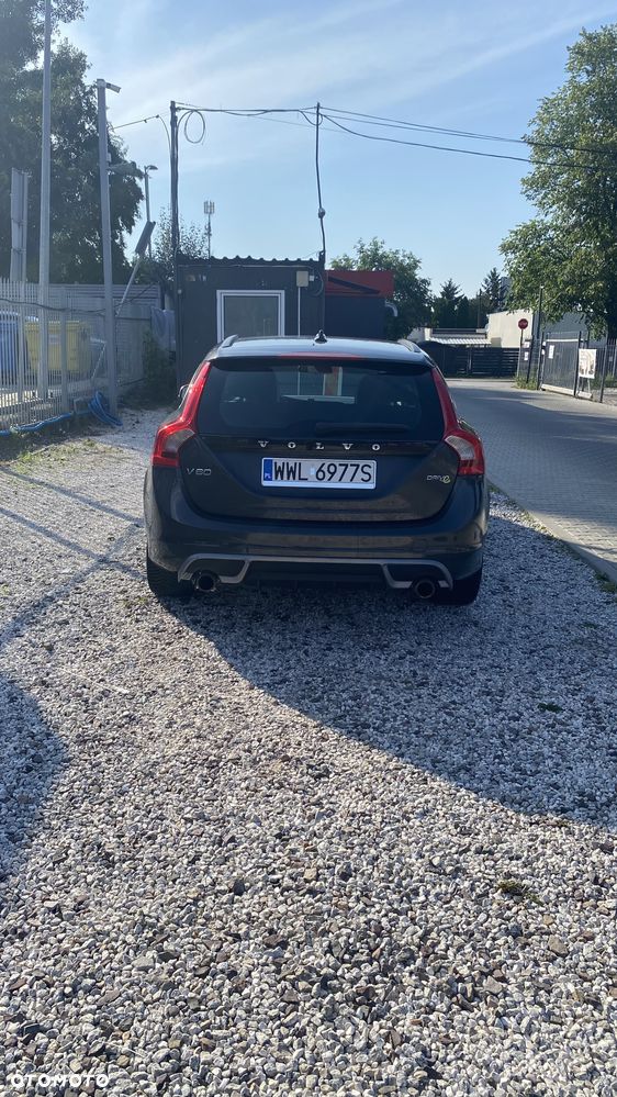 Volvo V60 D2 R-Design - 4