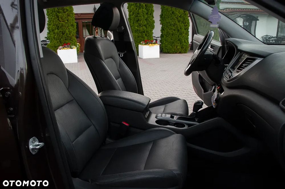 Hyundai Tucson 2.0 CRDI 4WD Automatik Premium - 23