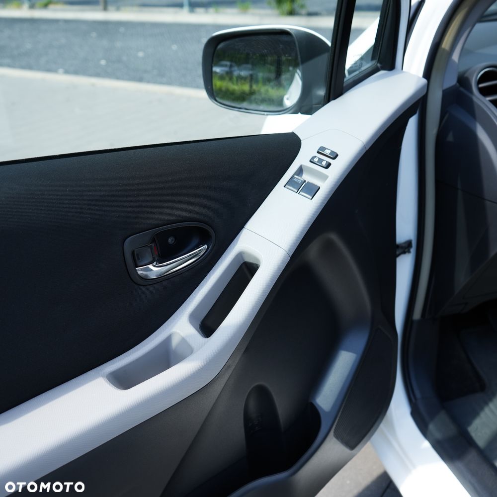 Toyota Yaris 1.4 D-4D Prestige - 10