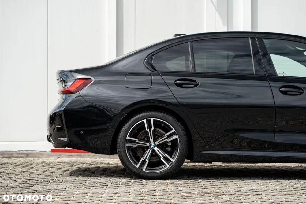 BMW Seria 3 318i M Sport - 10