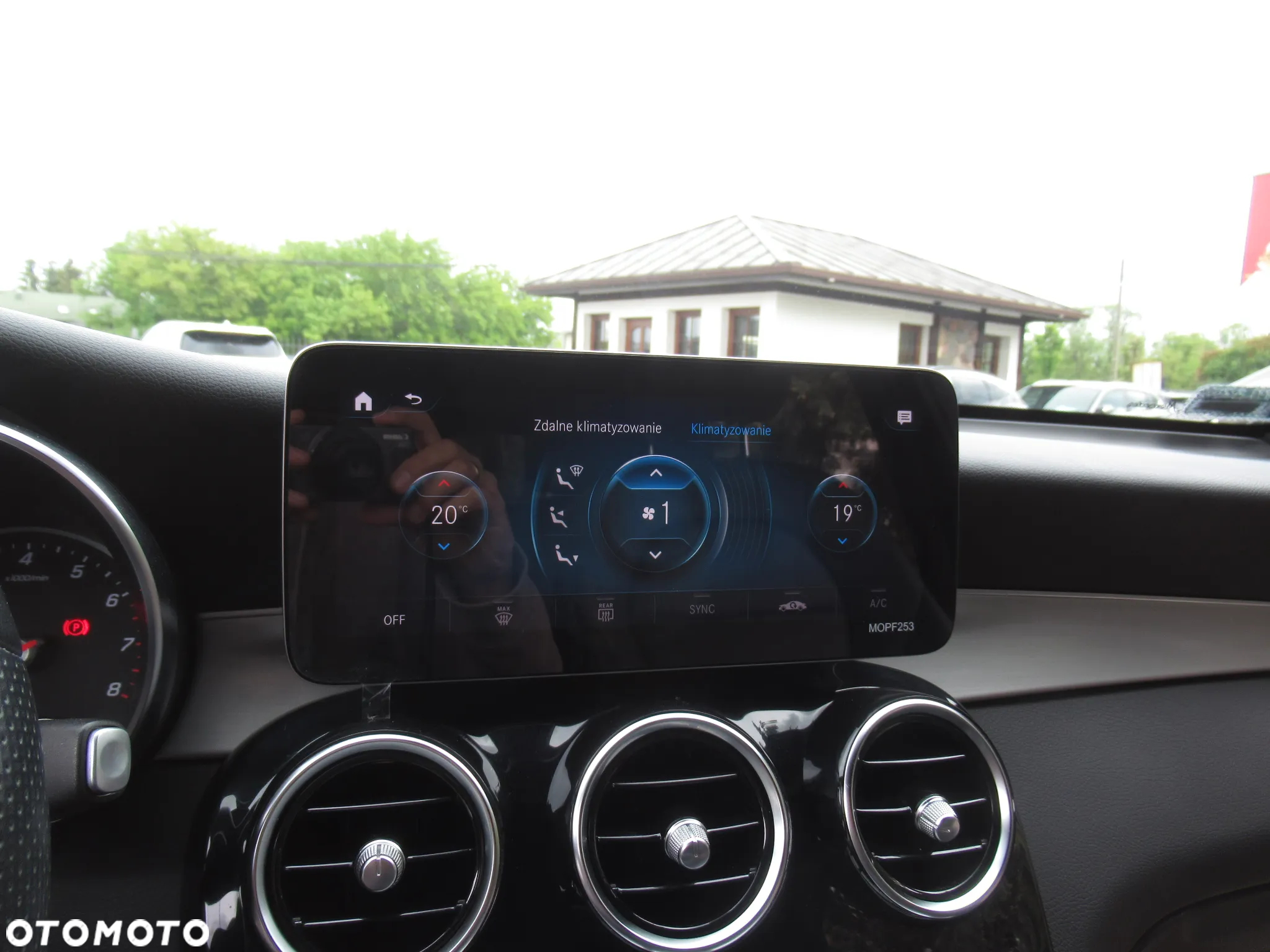 Mercedes-Benz GLC - 34