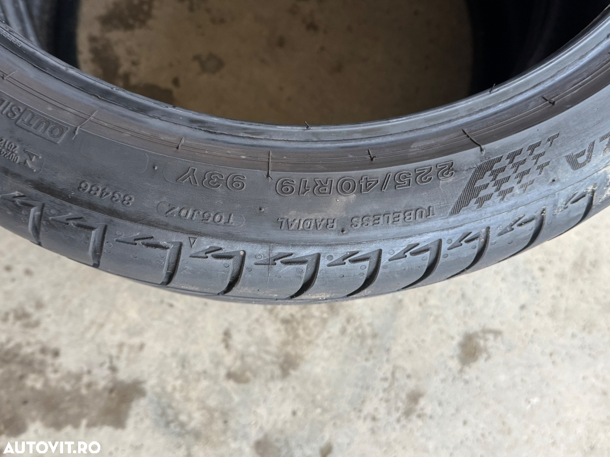 Vând 2 anvelope 225/40/19 bridgestone de vară ca noi - 5