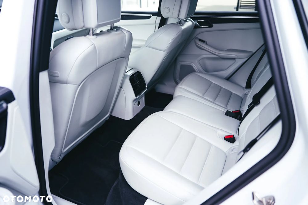 Porsche Macan T - 23