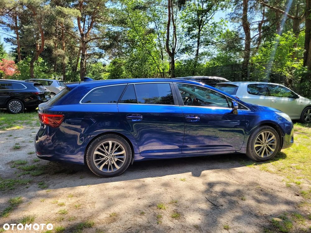 Toyota Avensis 1.8 Premium MS - 11