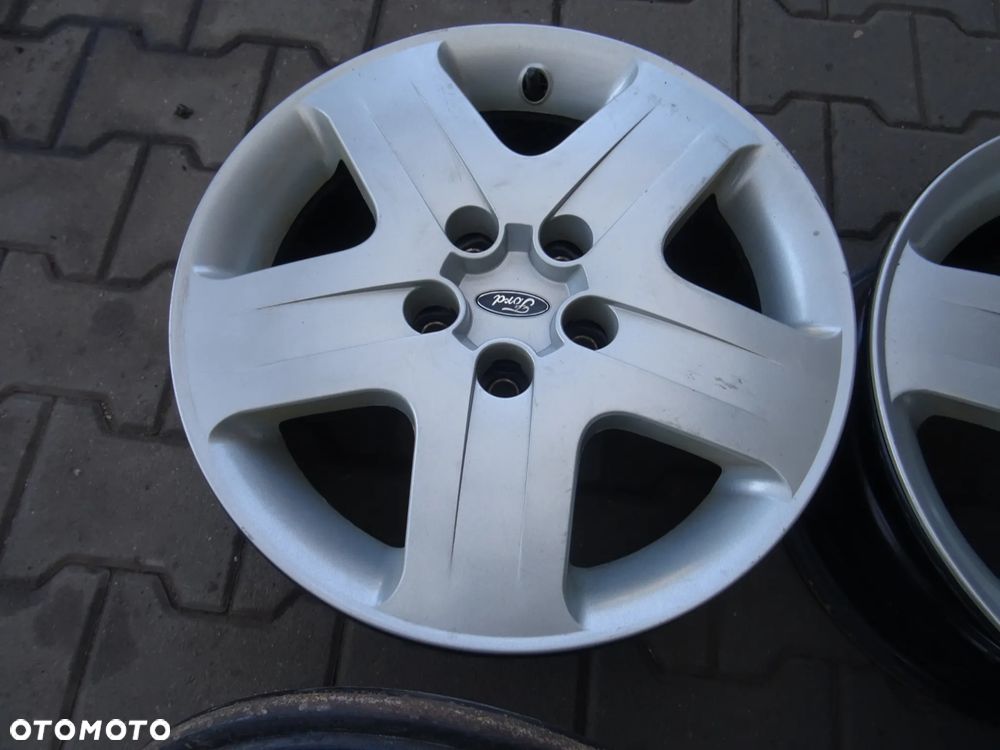 5x108x63,3 6,5jx16 ET47,5  Ford felgi strukturalne z kołpakami 16 - 5