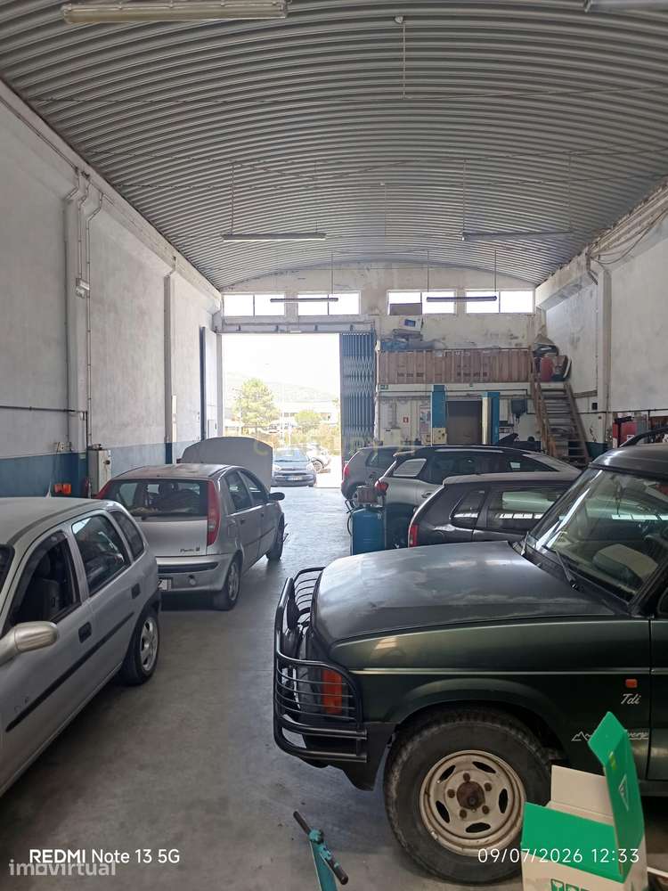 Armazém com oficina auto, em pleno funcionamento, em Setúbal - Grande imagem: 2/8
