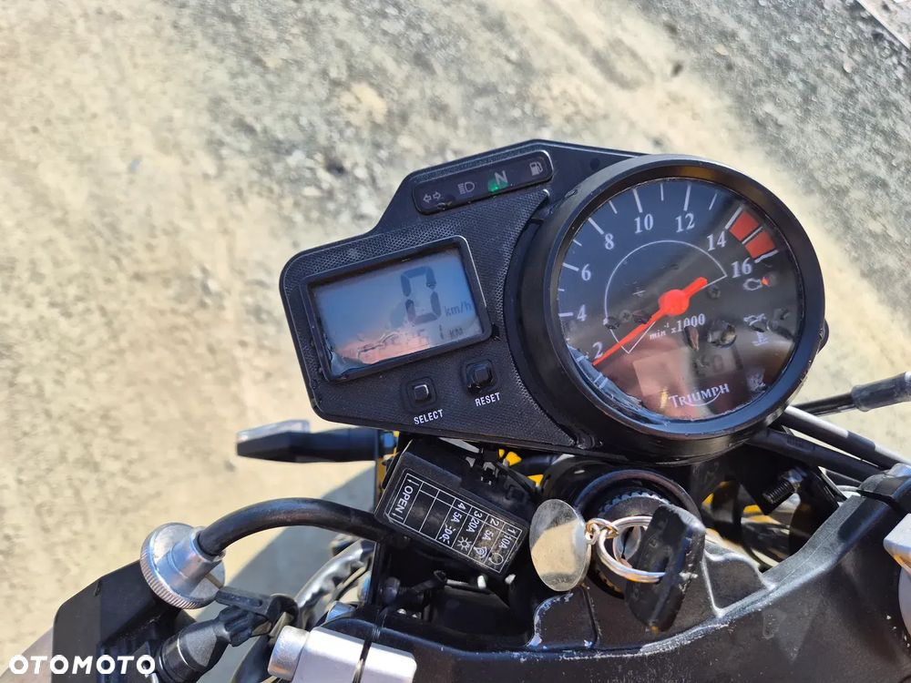 Triumph Daytona - 7